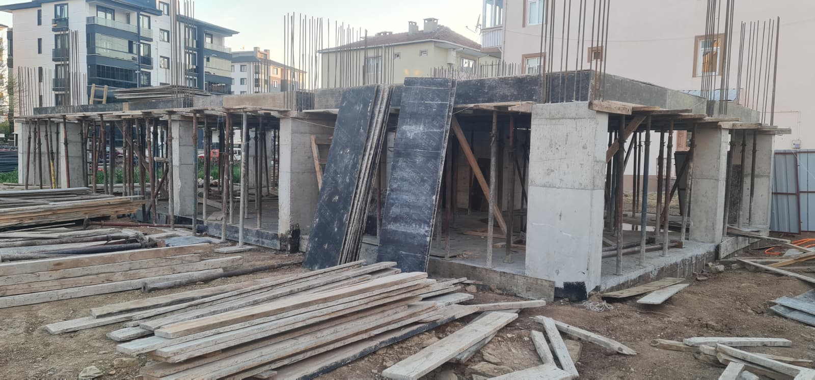 KURTULUŞ MAHALLESİ 4+1 KONUT PROJESİ